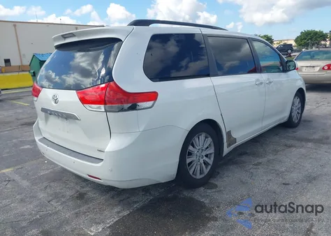 2011 Toyota Sienna Limited V6 z USA, uszkodzony, nr VIN 5TDYK3DC0BS047502